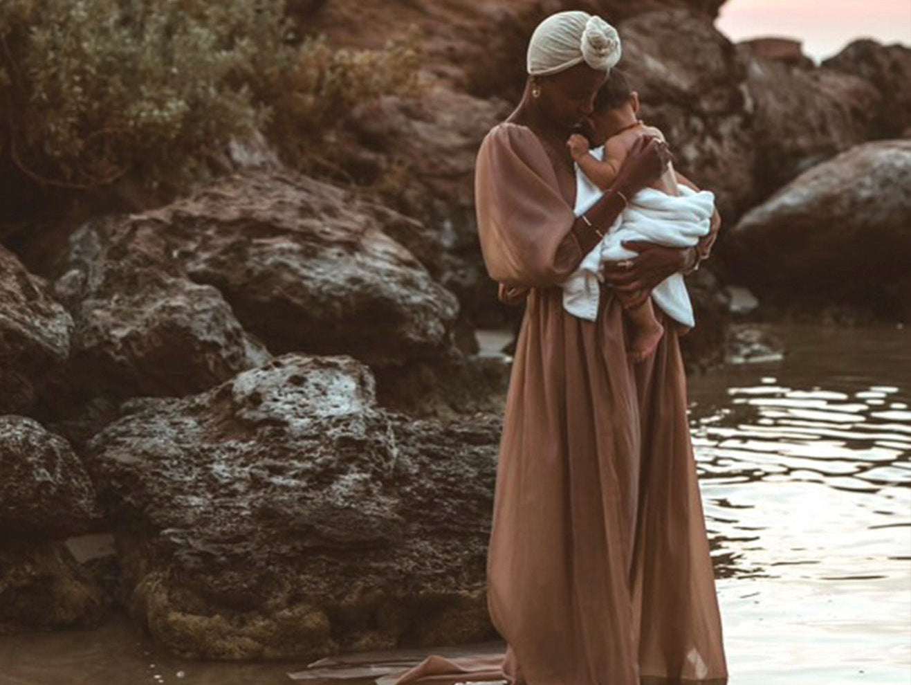 ILLOURA WITH MONIQUE ROSE PHOTO