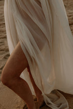 ILLOURA GOWN - HONEY