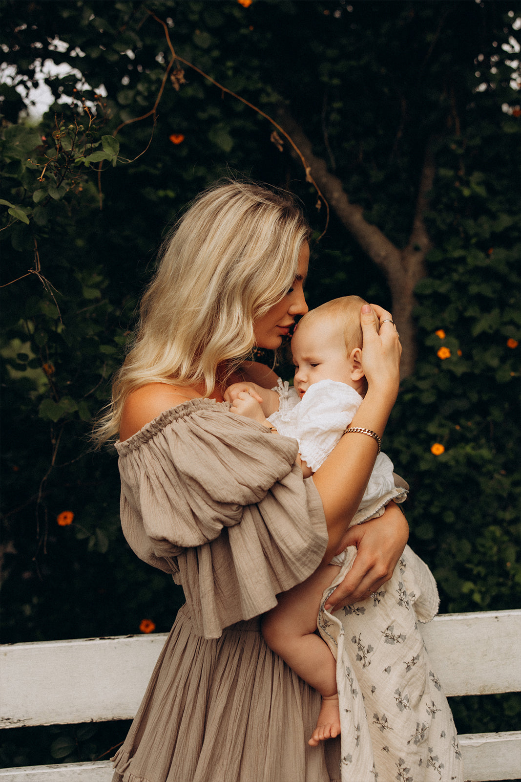 Co & Ry Lennie cotton oatmeal set for motherhood session photoshoot