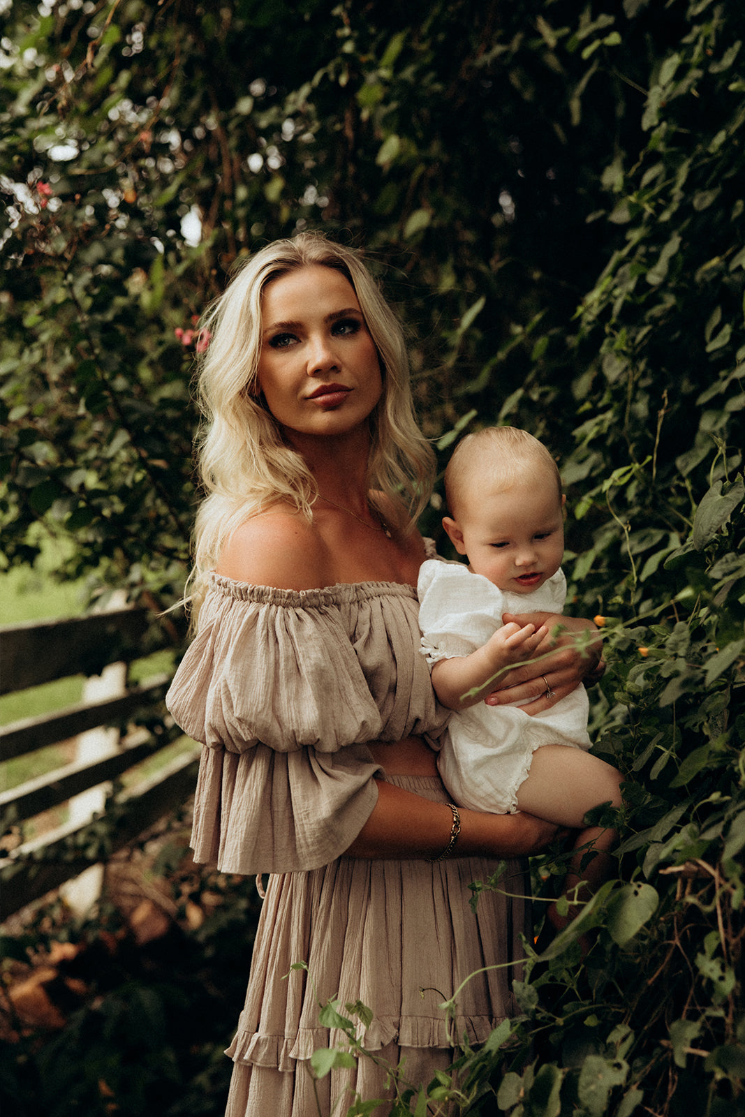 Co & Ry Lennie cotton oatmeal set for motherhood session photoshoot