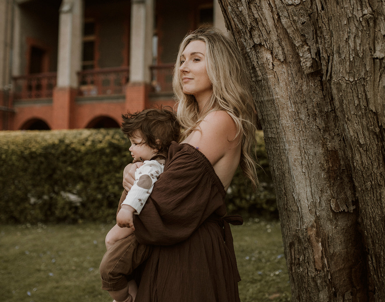 Motherhood in Illoura Chocolate | by Teagan Mac Portraits