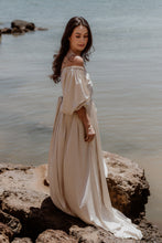 ILLOURA GOWN | CHAMPAGNE SATIN